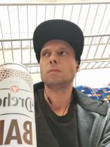 Sziasztok! Ádám vagyok. Komoly kemecsei párkereső nők jelentkezését várom.