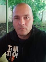 Sziasztok! Gábor vagyok. Komoly gyarmati párkereső nők jelentkezését várom.