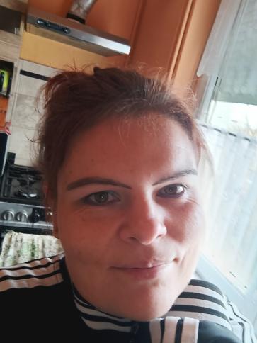 Kata, 36 éves székesfehérvári társkereső nő profil fotója