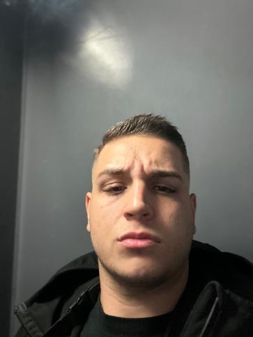 Dominik, 24 éves egri társkereső férfi profil fotója