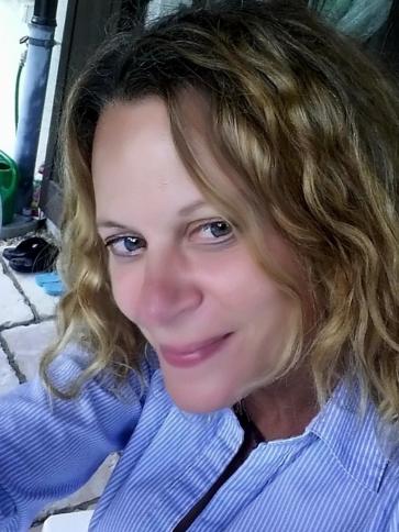 Katalin, 57 éves albániai társkereső nő profil fotója