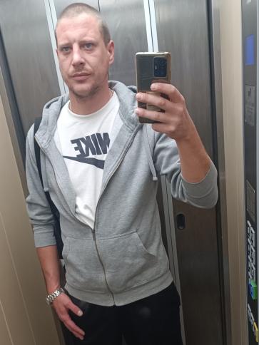 Gábor, 35 éves szlovákiai társkereső férfi profil fotója Gábor, 35 éves szlovákiai társkereső férfi profil fotója