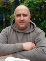 Sziasztok! Péter vagyok. Ingyenesen megismerhető tapolcai nőkkel randiznék.