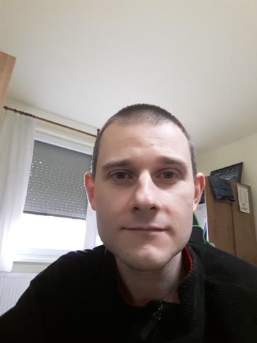 Tomi, 35 éves komáromi társkereső férfi profil fotója