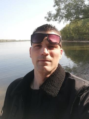 Donát, 37 éves veszprémi társkereső férfi profil fotója