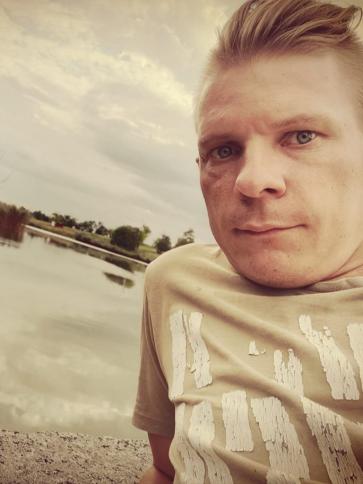 Viktor, 34 éves dégi társkereső férfi profil fotója