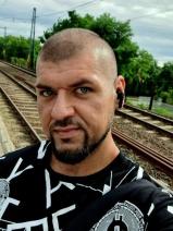 Sziasztok! Benjámin vagyok. Fiatal szigetszentmiklósi párkereső lányokkal chatelnék.