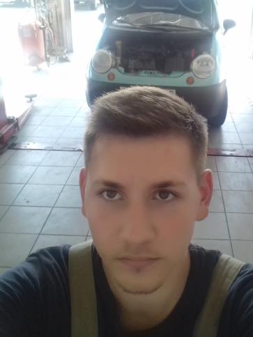 Gábor, 26 éves szekszárdi társkereső férfi profil fotója