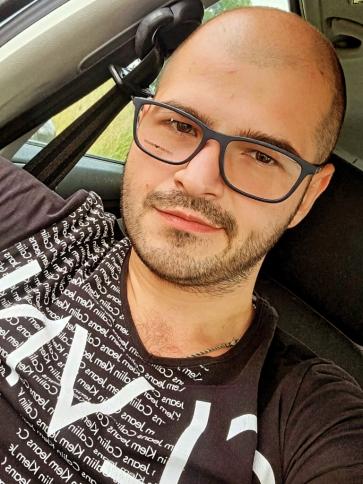 Dávid, 31 éves albániai társkereső férfi profil fotója