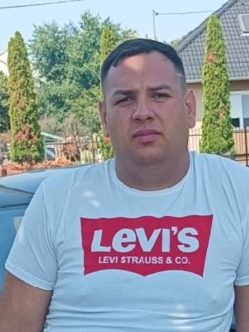 Áron, 28 éves orgoványi társkereső férfi profil fotója