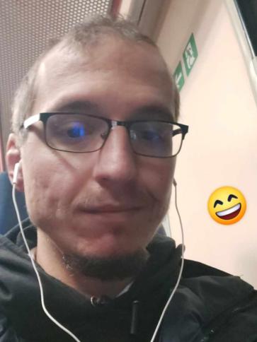 Laci, 29 éves várpalotai társkereső férfi profil fotója