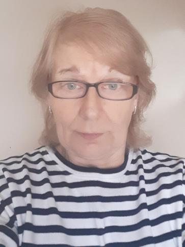 Erika, 62 éves székesfehérvári társkereső nő profil fotója Erika, 62 éves székesfehérvári társkereső nő profil fotója