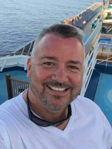 Krisztián, 51 éves sümegi társkereső férfi profil fotója Krisztián, 51 éves sümegi társkereső férfi profil fotója