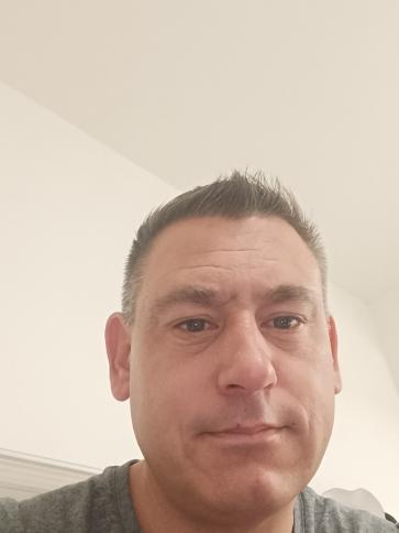 István, 42 éves kisbéri társkereső férfi profil fotója István, 42 éves kisbéri társkereső férfi profil fotója