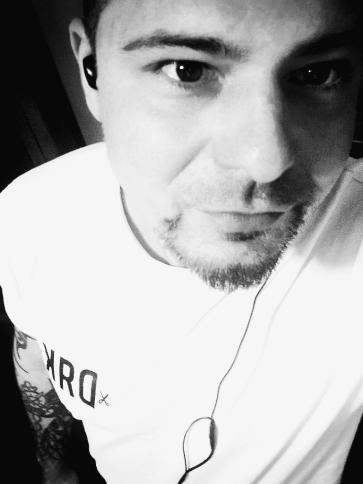 Konrád, 32 éves szerbiai társkereső férfi profil fotója