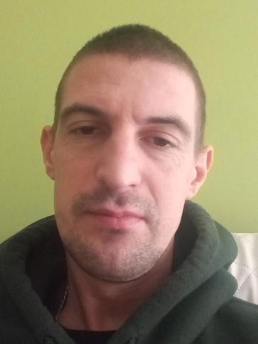Csabi, 35 éves kazincbarcikai társkereső férfi profil fotója