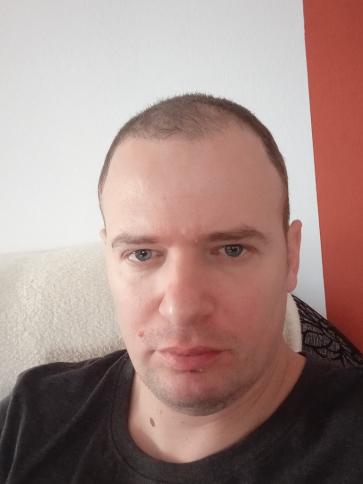 Gábor, 41 éves baracsi társkereső férfi profil fotója