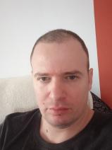 Sziasztok! Gábor vagyok. Komoly baracsi párkereső nők jelentkezését várom.