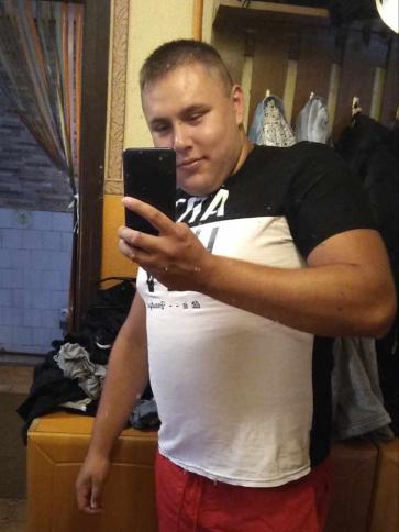 Róbert, 25 éves abádszalóki társkereső férfi profil fotója Róbert, 25 éves abádszalóki társkereső férfi profil fotója