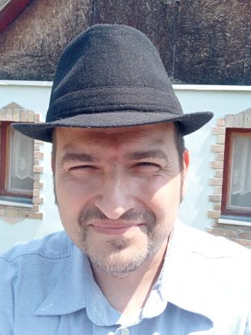Leonárd, 48 éves kiskunhalasi társkereső férfi profil fotója