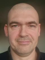 Sziasztok! Péter vagyok. Diplomás svédországi társkereső nőket keresek ismerkedési célból.