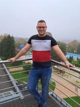 Sziasztok! Patrik vagyok. Komoly felsőpakonyi párkereső nők jelentkezését várom.