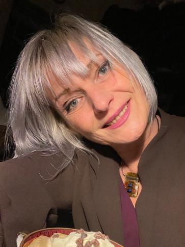 Csilla, 58 éves váci társkereső nő profil fotója