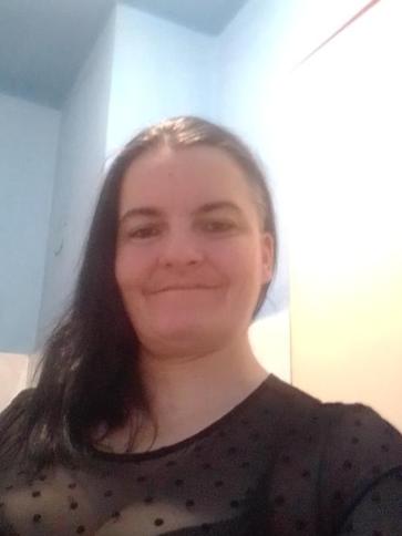 Évi, 44 éves szeghalmi társkereső nő profil fotója Évi, 44 éves szeghalmi társkereső nő profil fotója