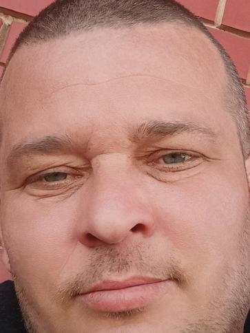 Laci, 40 éves kengyeli társkereső férfi profil fotója