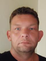 Sziasztok! Richard vagyok. Online barcsi randizni vágyó nők kattinsatok a kedvenc gombra.