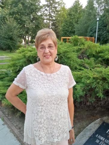 Kata, 74 éves egri társkereső nő profil fotója