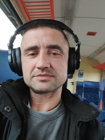 Gábor, 44 éves esztergomi társkereső férfi profil fotója Gábor, 44 éves esztergomi társkereső férfi profil fotója