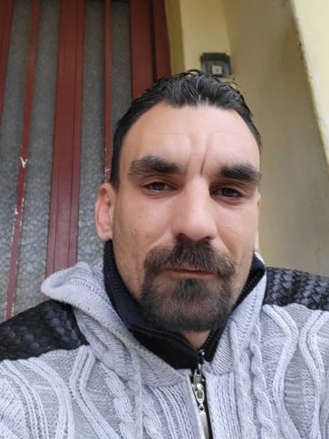Gergely, 36 éves kisbéri társkereső férfi profil fotója Gergely, 36 éves kisbéri társkereső férfi profil fotója