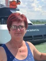 Sziasztok! Hanna vagyok. Online ádándi randizni vágyó férfiak jelöljetek kedvencnek.