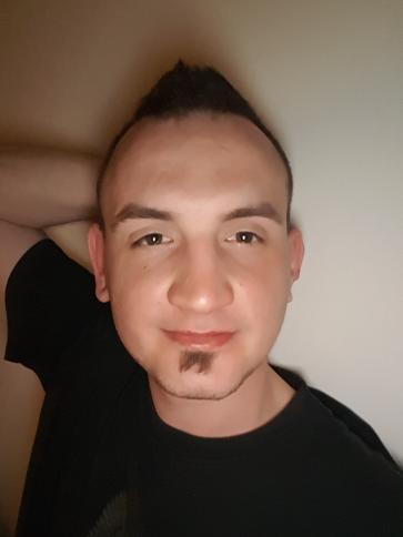 dániel, 29 éves kazincbarcikai társkereső férfi profil fotója