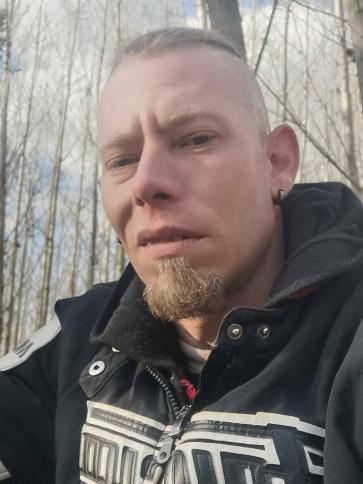 Dávid, 37 éves bátyai társkereső férfi profil fotója