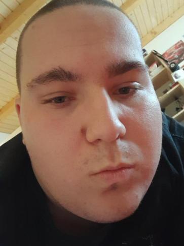 Máté, 21 éves görbeházai társkereső férfi profil fotója