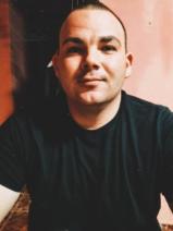 Sziasztok! Zsolt vagyok. Online mélykúti randizni vágyó nők kattinsatok a kedvenc gombra.