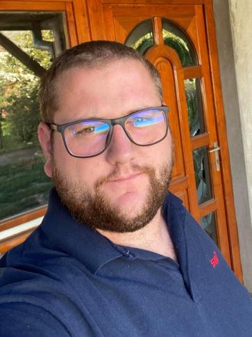 Róbert, 34 éves túrkevei társkereső férfi profil fotója