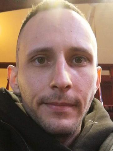 Dezső, 34 éves hetesi társkereső férfi profil fotója