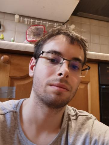 Bence, 24 éves kaposfői társkereső férfi profil fotója