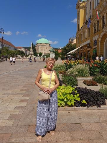 Klári, 72 éves pécsi társkereső nő profil fotója Klári, 72 éves pécsi társkereső nő profil fotója