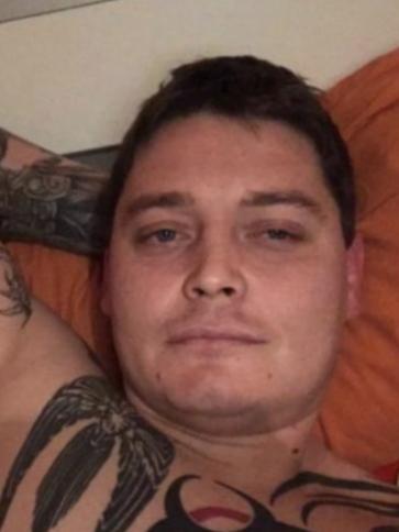Gábor, 37 éves komáromi társkereső férfi profil fotója