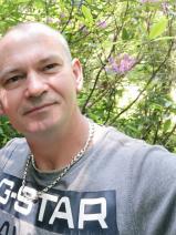 Sziasztok! Gábor vagyok. Komoly gyarmati párkereső nők jelentkezését várom.