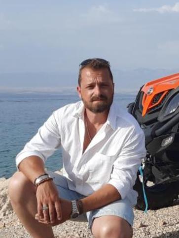 Peti, 43 éves ceglédi társkereső férfi profil fotója