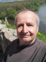 Sziasztok! Attila vagyok. Komoly kapospulai párkereső nők jelentkezését várom.