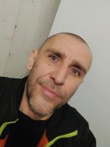 Sziasztok! Gábor vagyok. Komoly vásárosdombói párkereső nők jelentkezését várom.