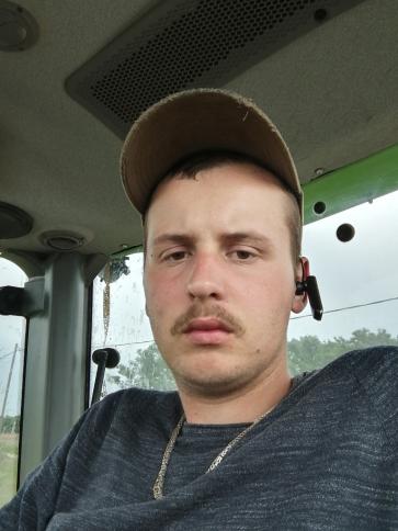 Szabolcs, 22 éves lajosmizsei társkereső férfi profil fotója
