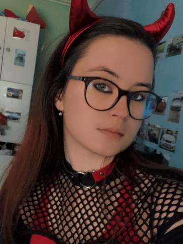 Kitty, 22 éves sármelléki társkereső nő profil fotója Kitty, 22 éves sármelléki társkereső nő profil fotója