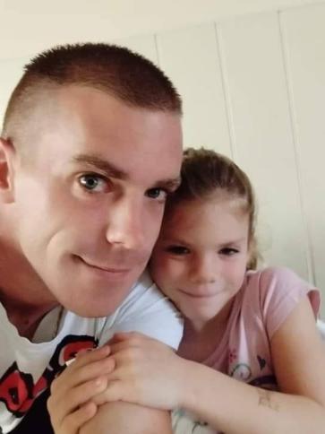 Ákos, 29 éves alsózsolcai társkereső férfi profil fotója